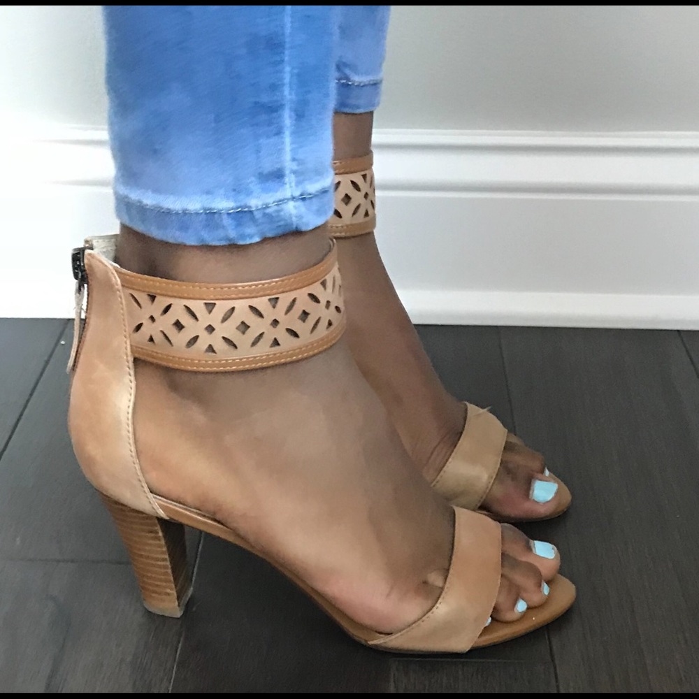 Heels - Picture 3 of 3